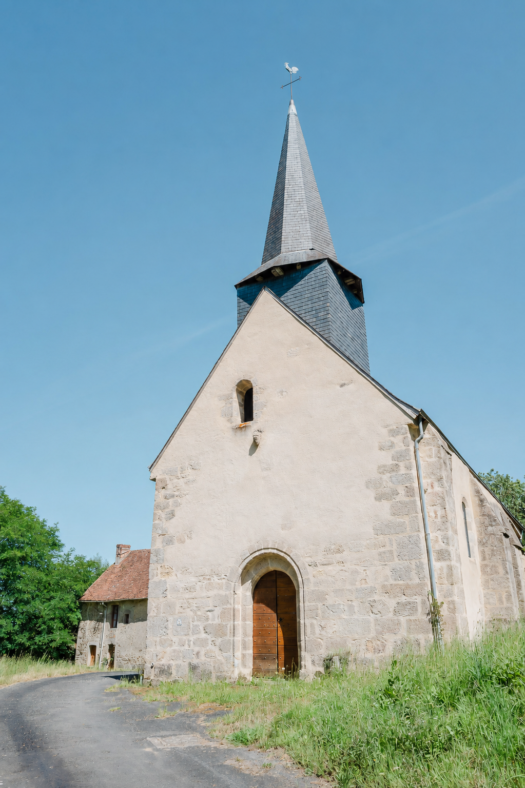 Chantôme : Church and fountain